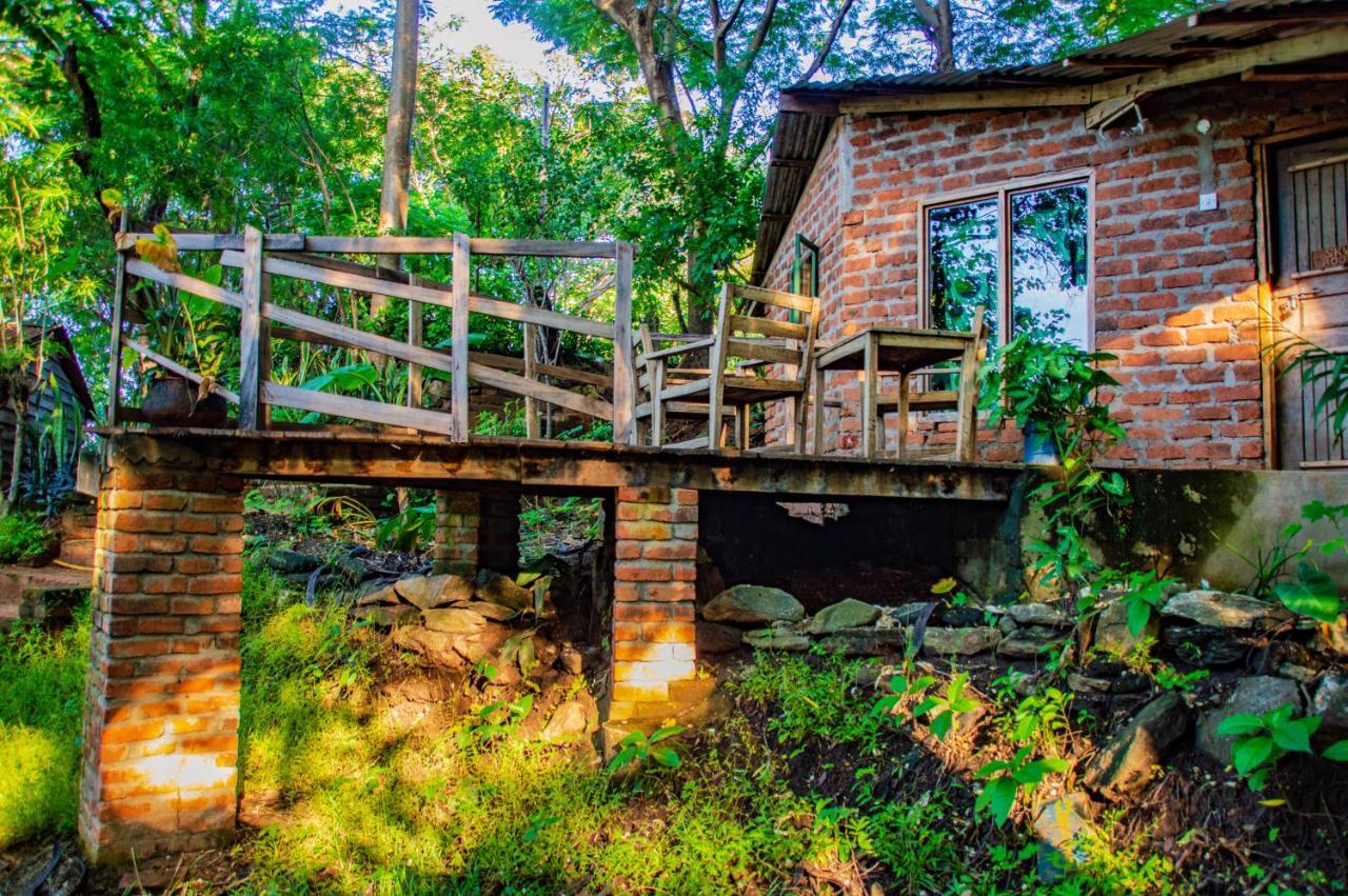 Butterfly Space- A Non-Profit Eco-Lodge Nkhata Bay Экстерьер фото
